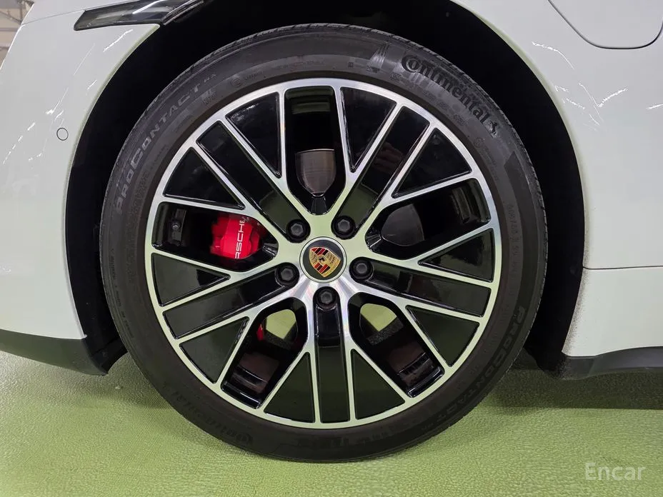 Фото 15 - Porsche Taycan