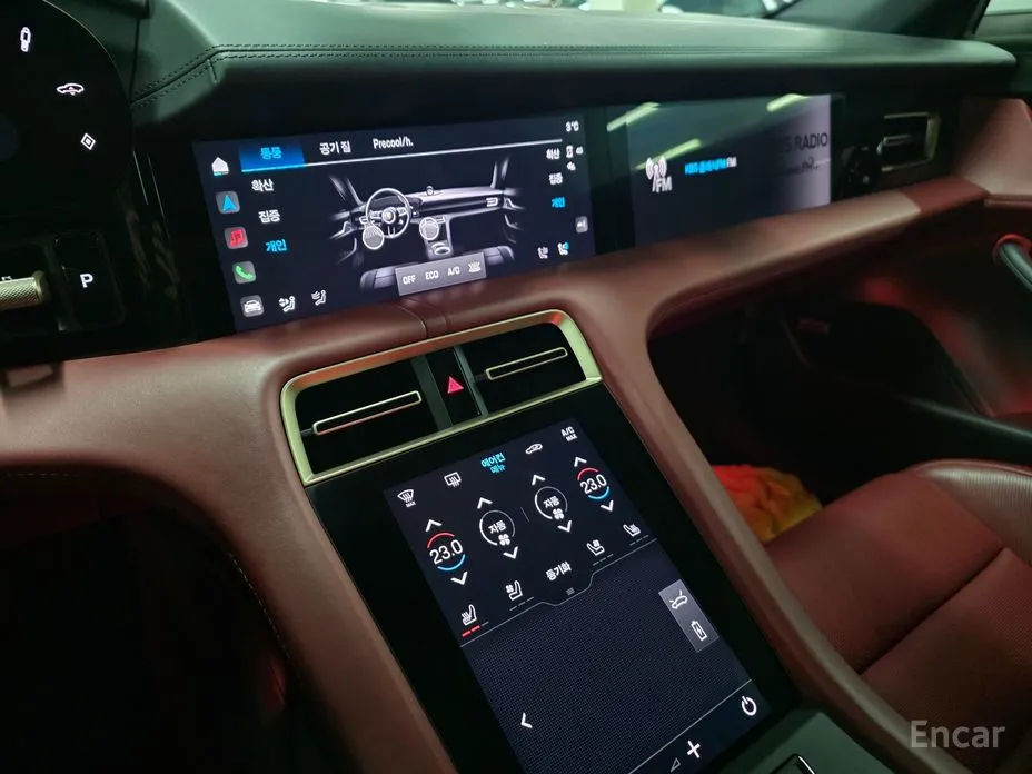 Фото 19 - Porsche Taycan