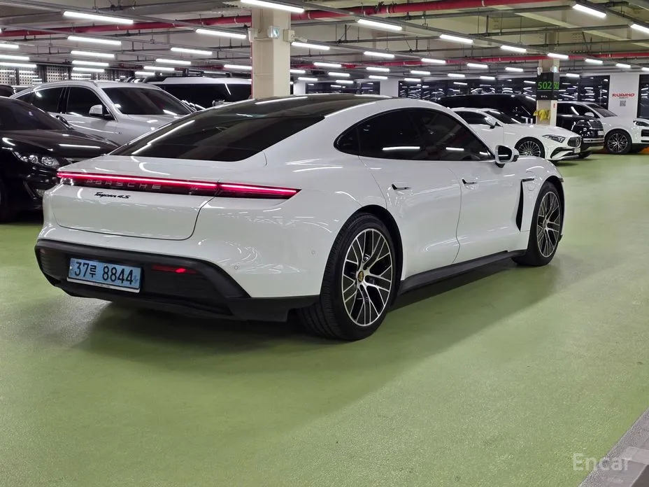 Фото 4 - Porsche Taycan
