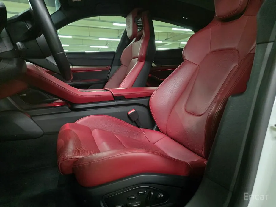 Фото 8 - Porsche Taycan