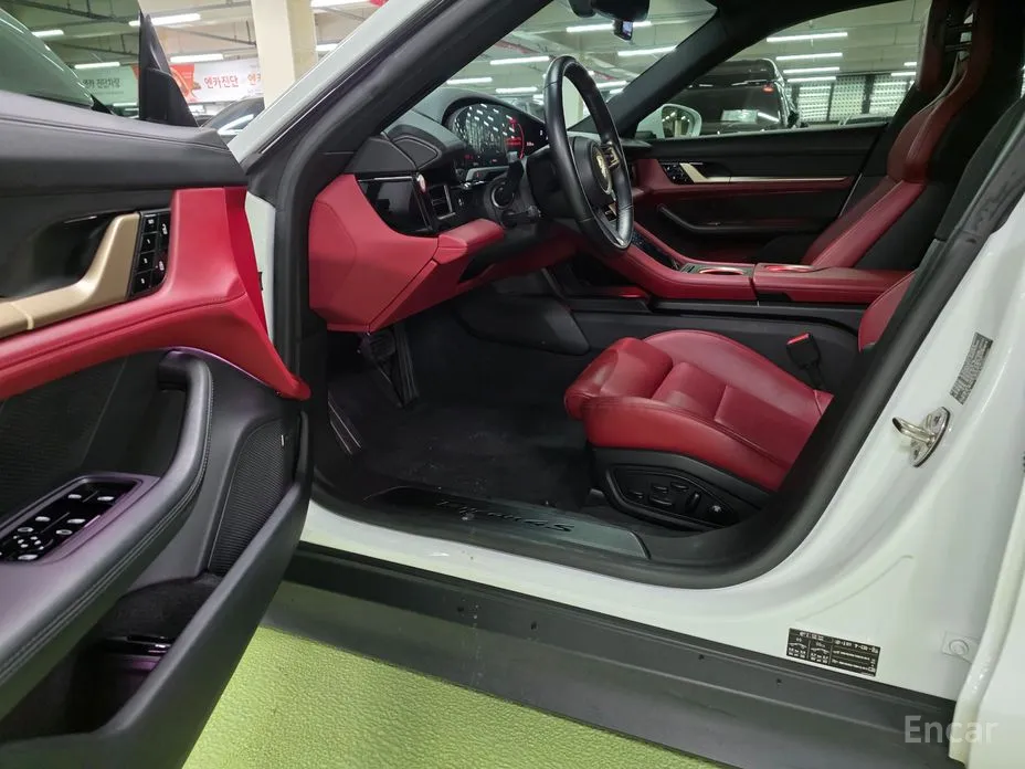 Фото 9 - Porsche Taycan