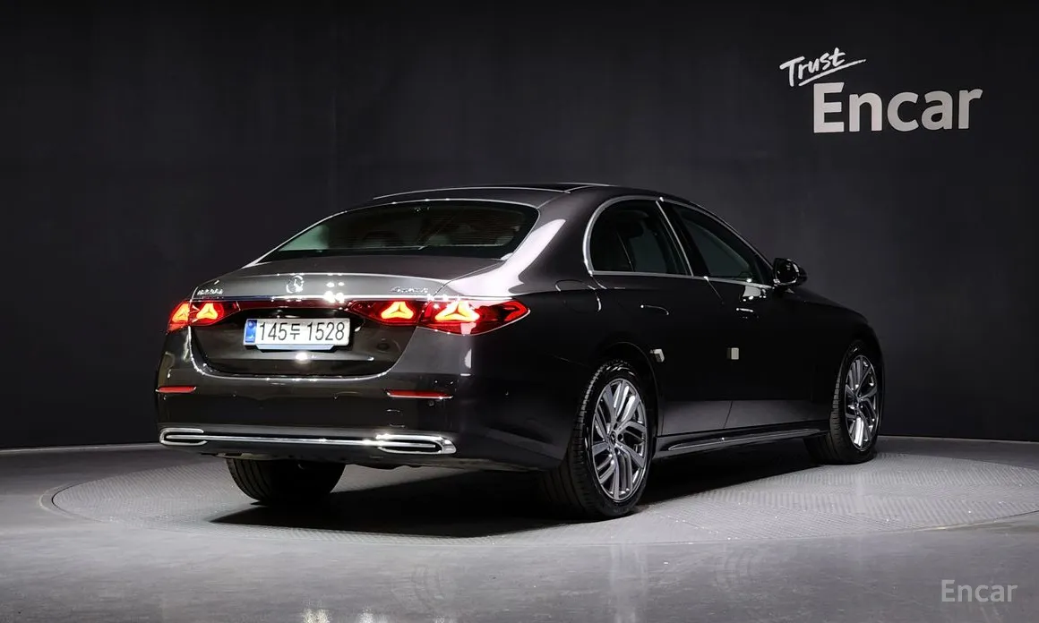 Фото 2 - Mercedes-Benz E-Class