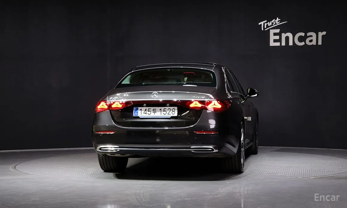 Фото 4 - Mercedes-Benz E-Class