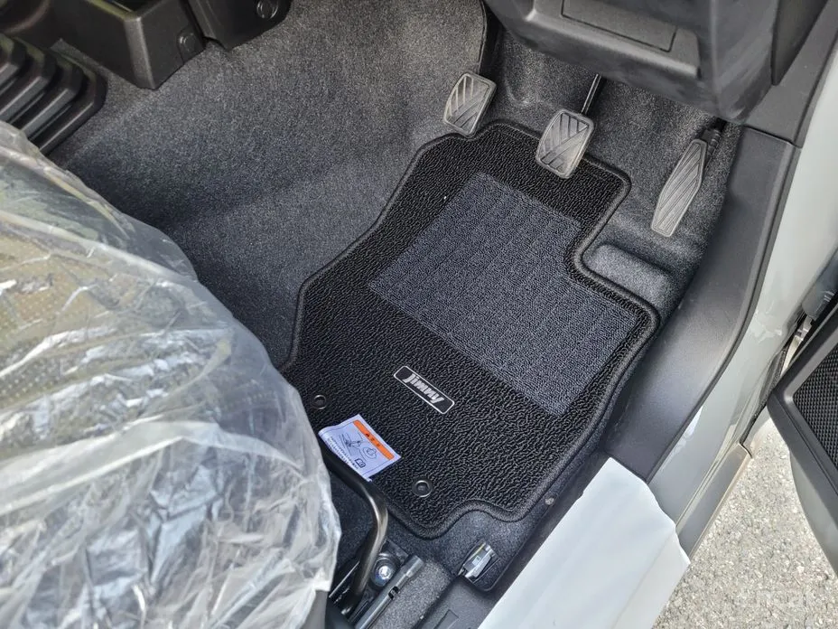 Фото 8 - Suzuki Jimny