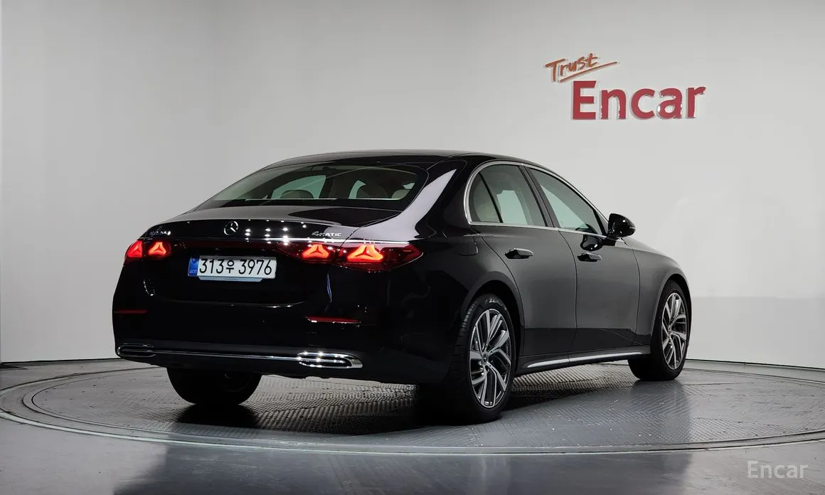 Фото 2 - Mercedes-Benz E-Class