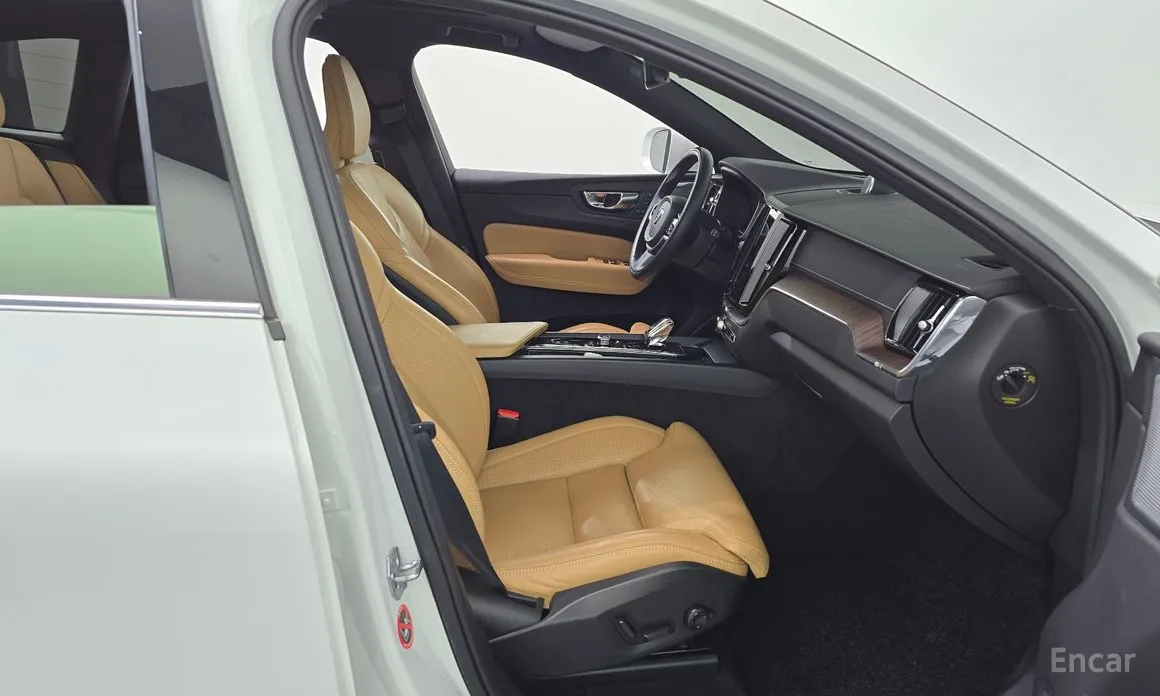 Фото 11 - Volvo XC60