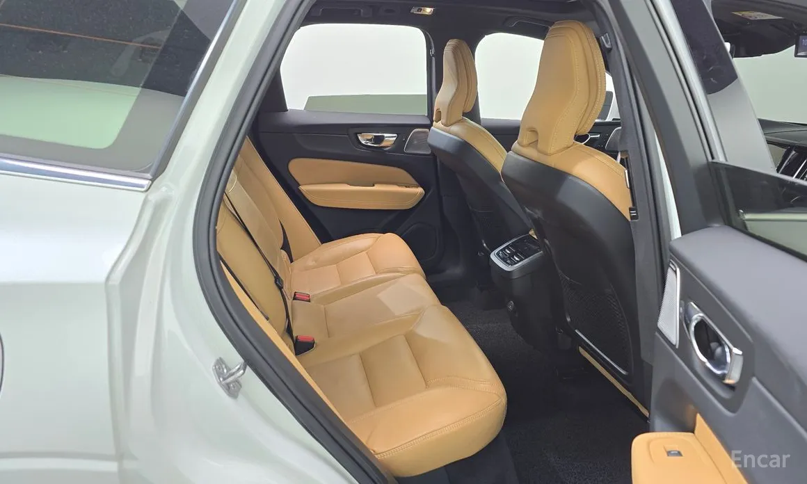 Фото 12 - Volvo XC60