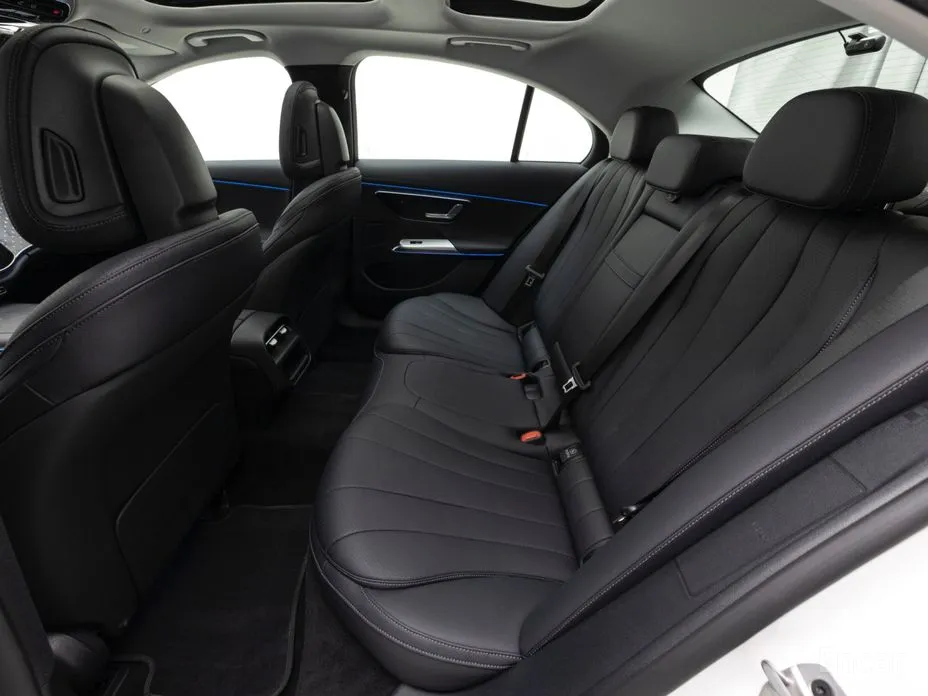 Фото 9 - Mercedes-Benz E-Class