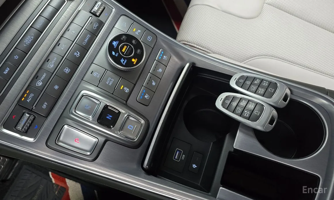 Фото 9 - Hyundai Santa Fe