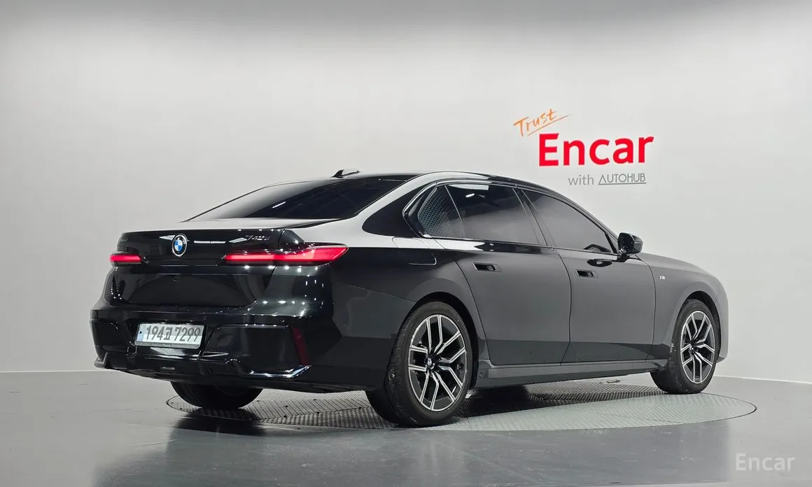 Фото 2 - BMW 7 Series