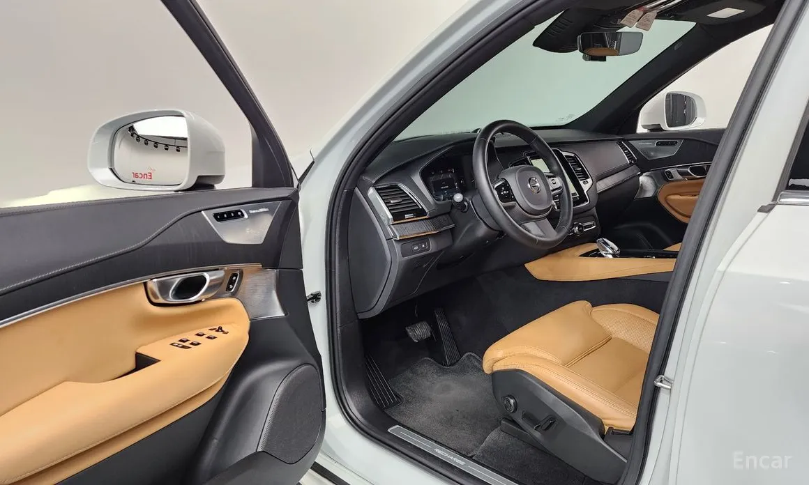 Фото 10 - Volvo XC90