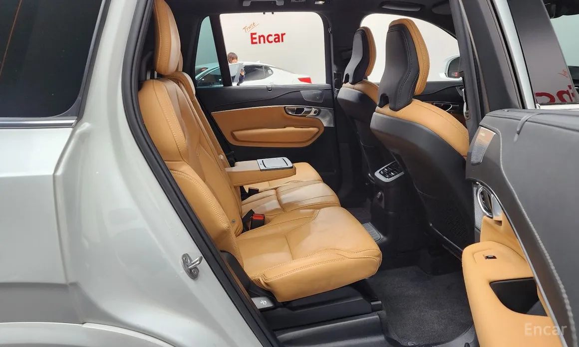 Фото 12 - Volvo XC90