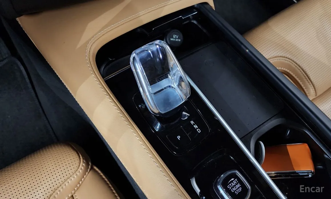 Фото 9 - Volvo XC90