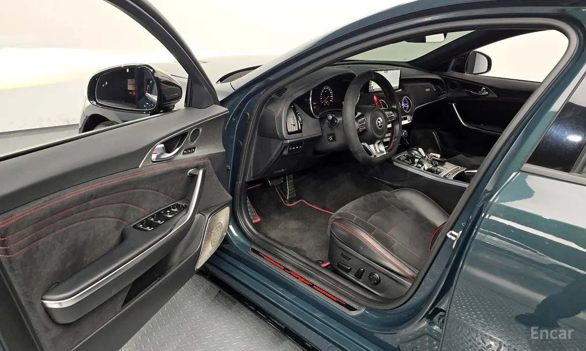 Фото 10 - Kia Stinger