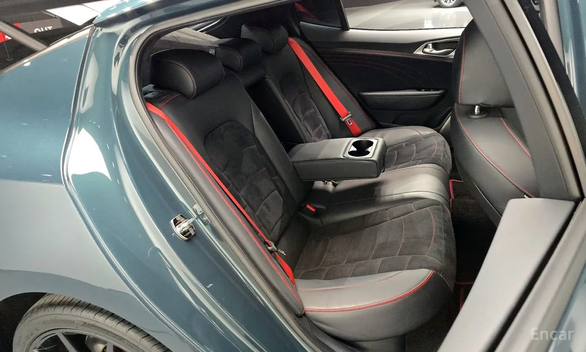 Фото 12 - Kia Stinger