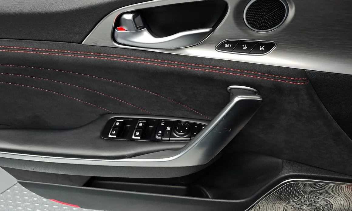 Фото 17 - Kia Stinger