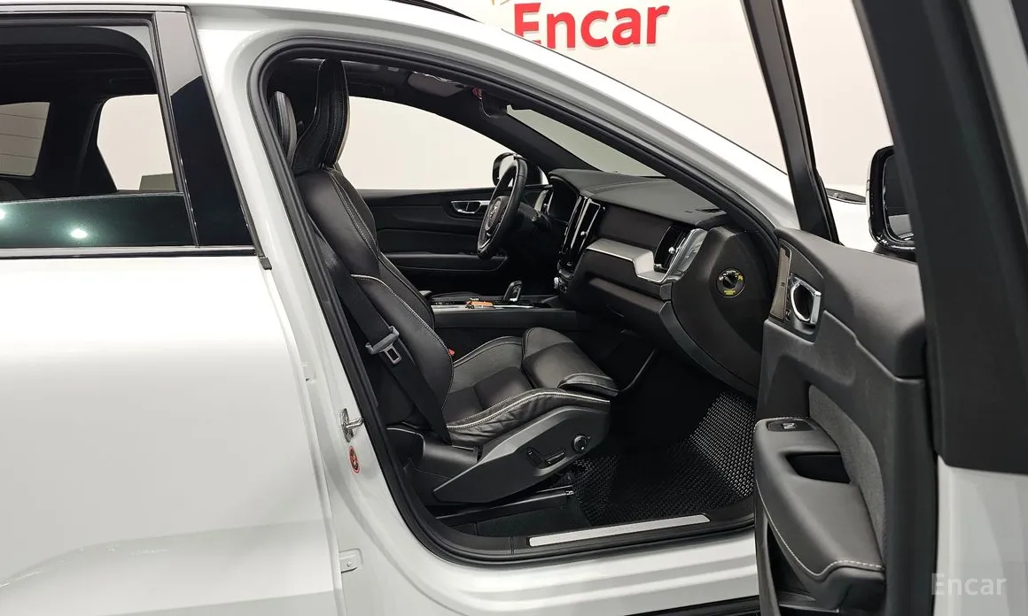 Фото 10 - Volvo XC60