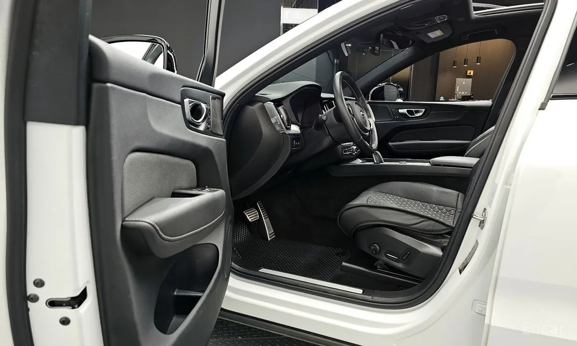 Фото 11 - Volvo XC60