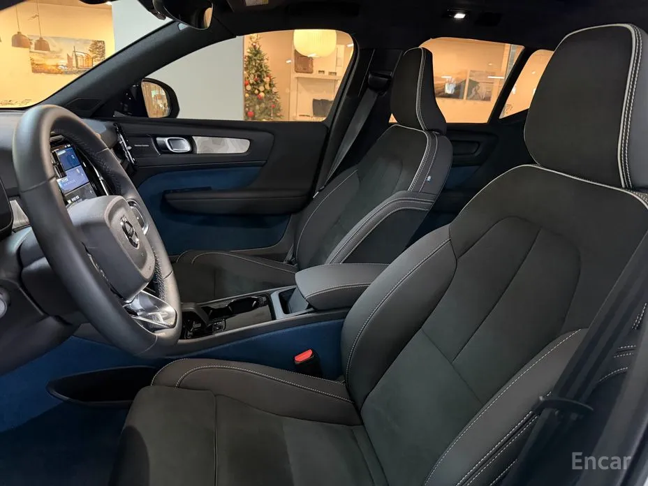 Фото 10 - Volvo XC40