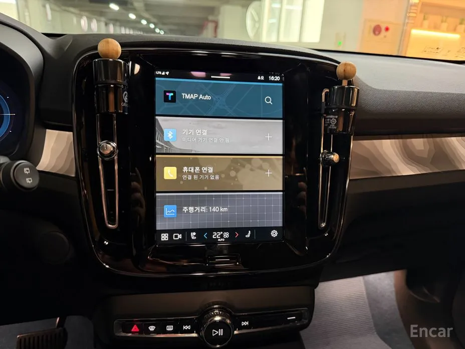 Фото 12 - Volvo XC40