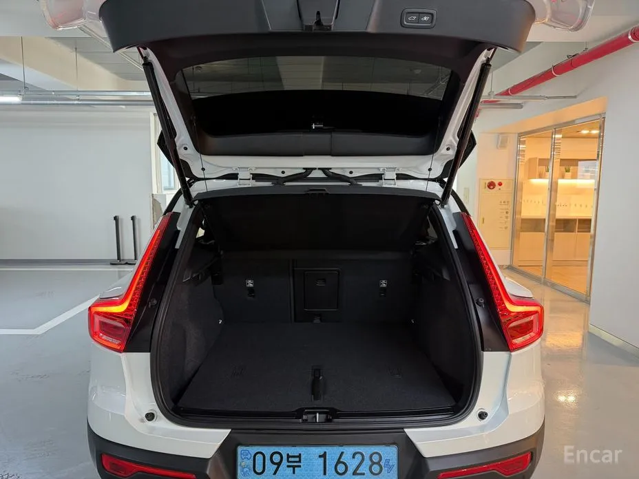 Фото 16 - Volvo XC40