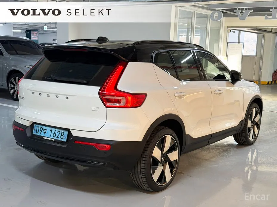Фото 2 - Volvo XC40