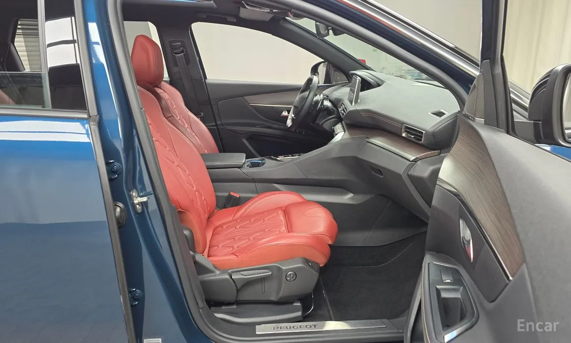 Фото 11 - Peugeot 5008