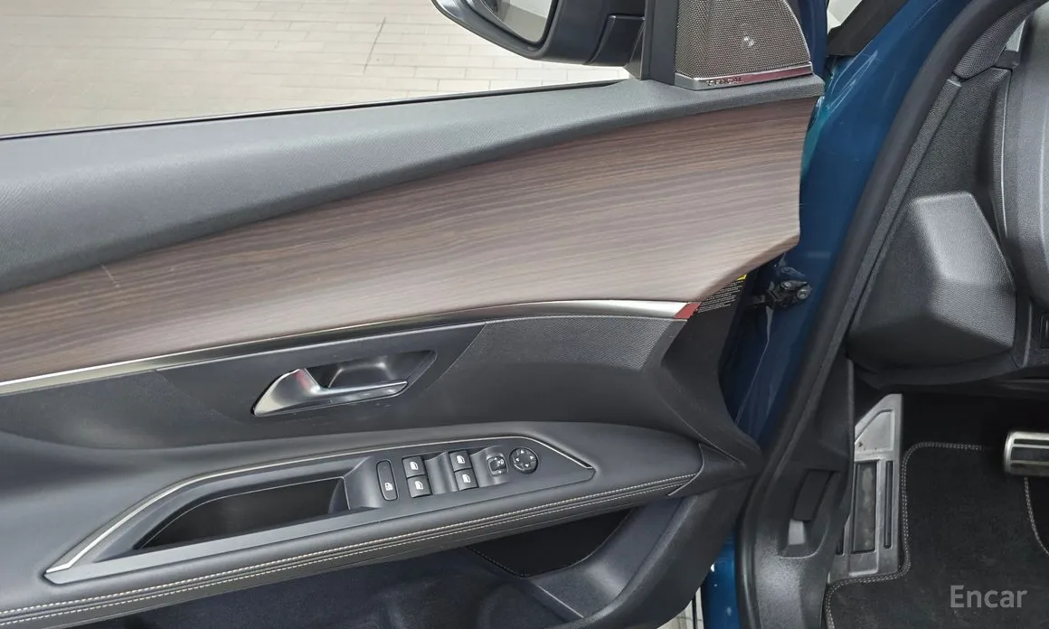 Фото 18 - Peugeot 5008