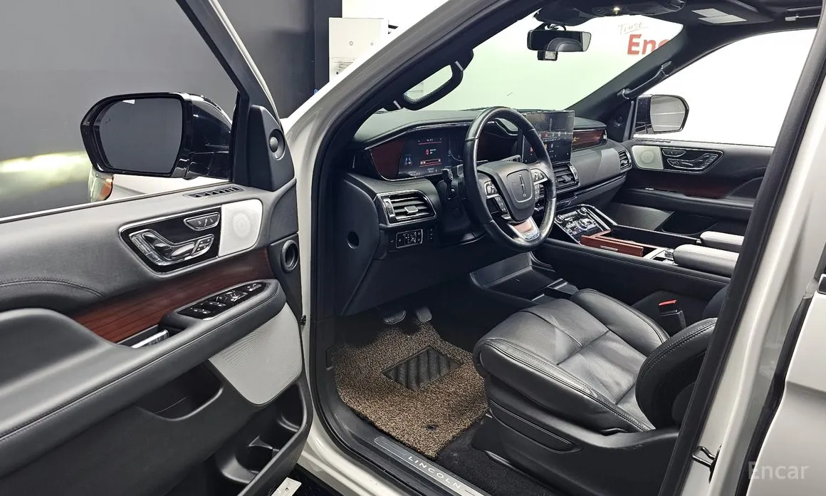 Фото 10 - Lincoln Navigator