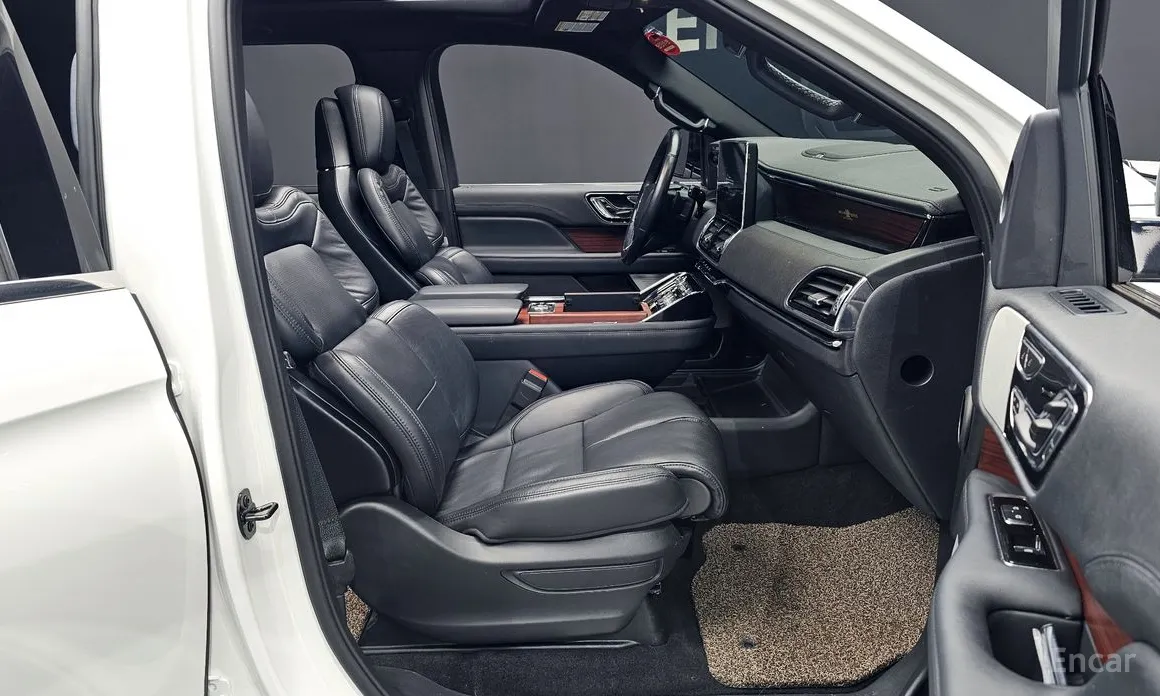 Фото 11 - Lincoln Navigator