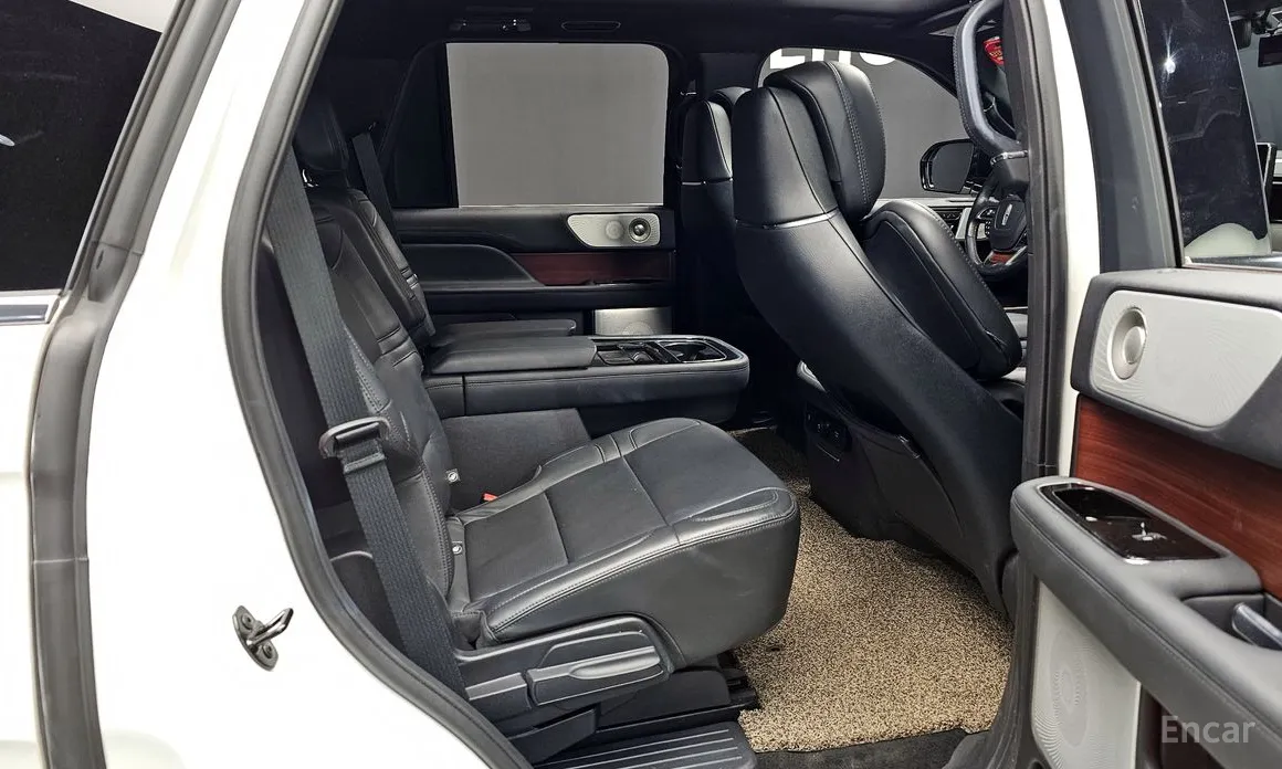 Фото 12 - Lincoln Navigator