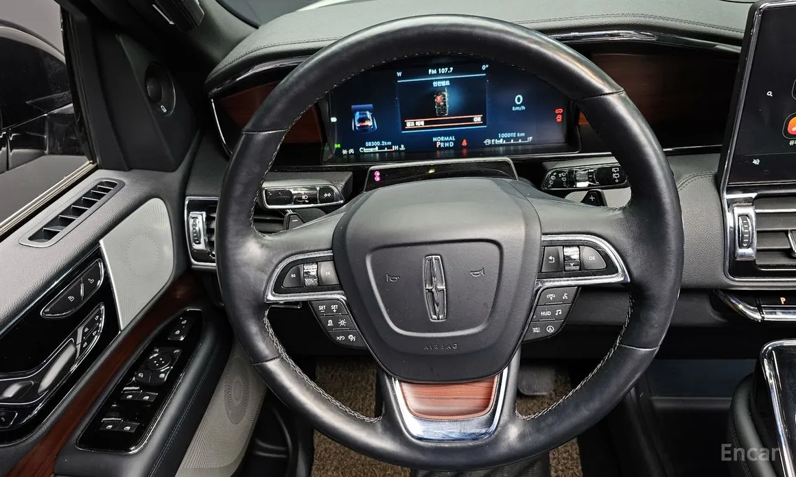 Фото 13 - Lincoln Navigator