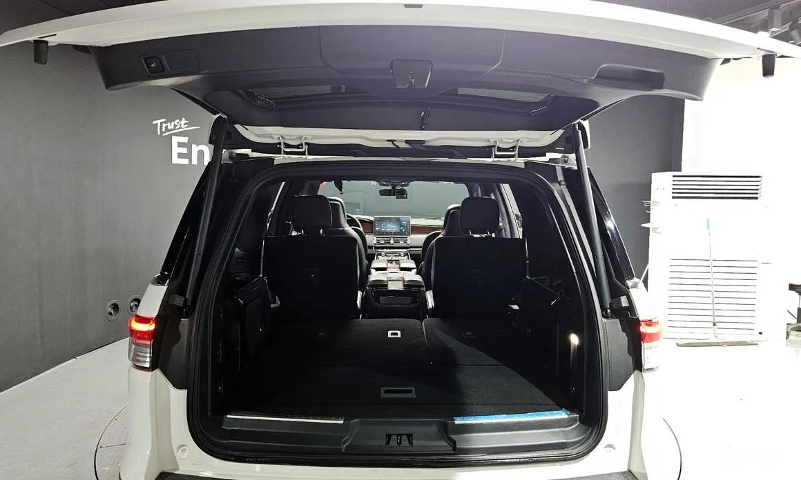 Фото 20 - Lincoln Navigator