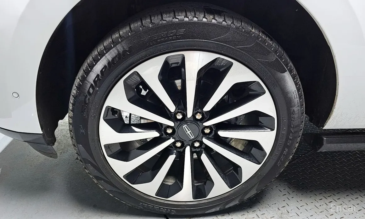 Фото 5 - Lincoln Navigator