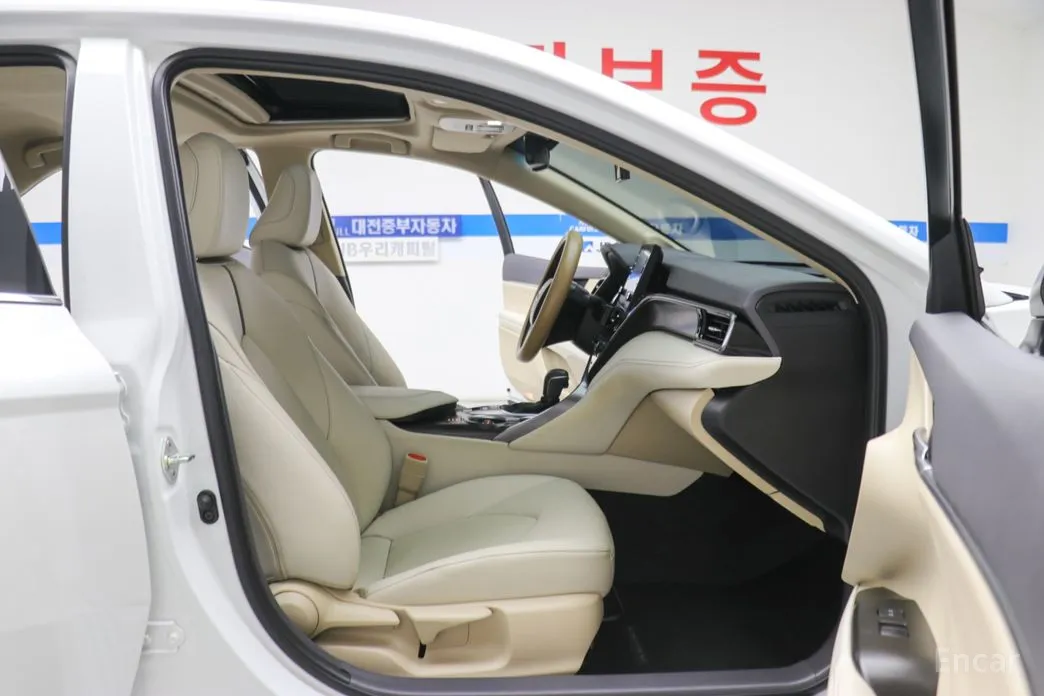 Фото 11 - Toyota Camry