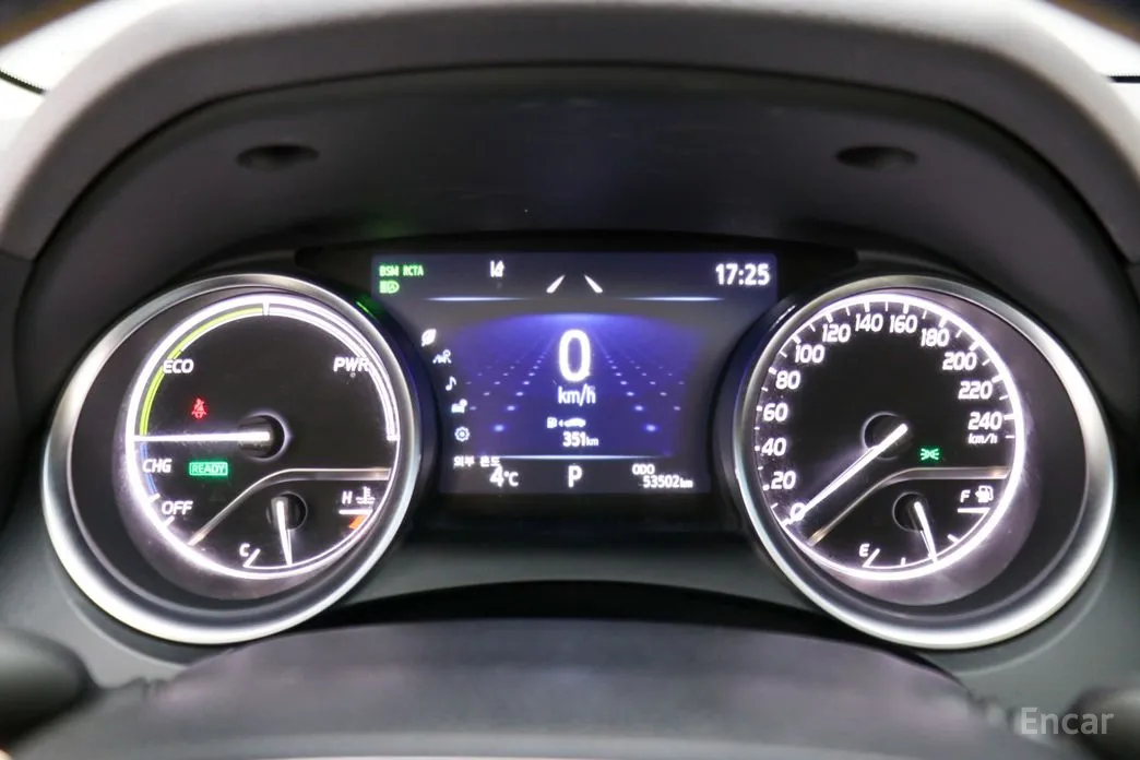 Фото 12 - Toyota Camry