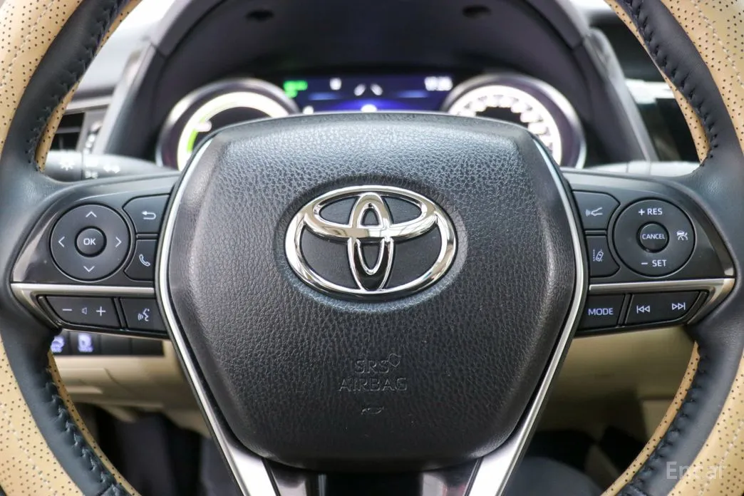 Фото 13 - Toyota Camry