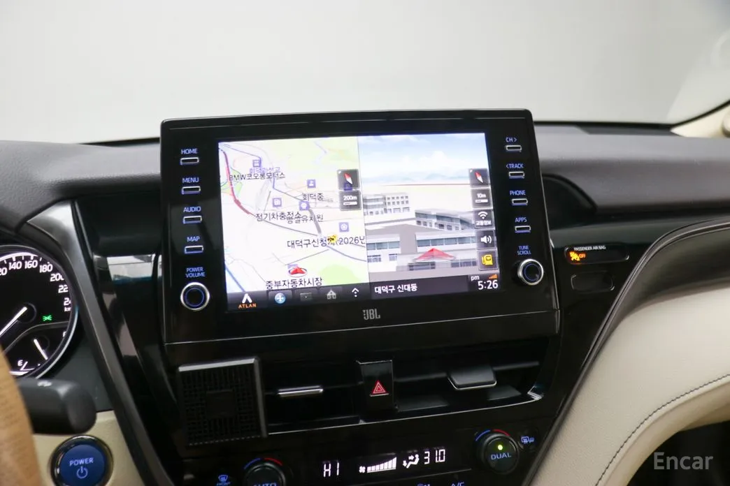 Фото 15 - Toyota Camry