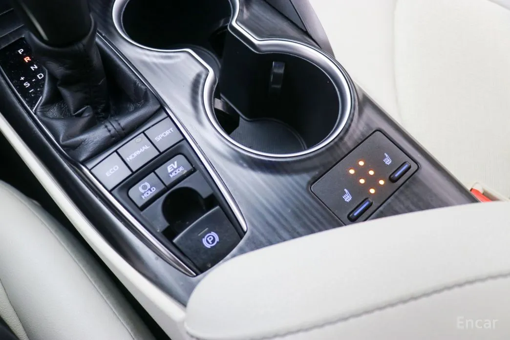 Фото 17 - Toyota Camry