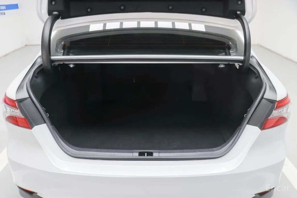 Фото 19 - Toyota Camry