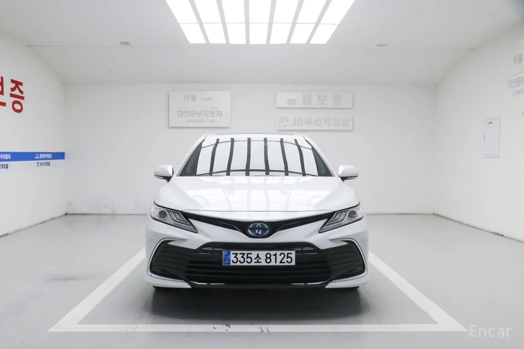 Фото 2 - Toyota Camry