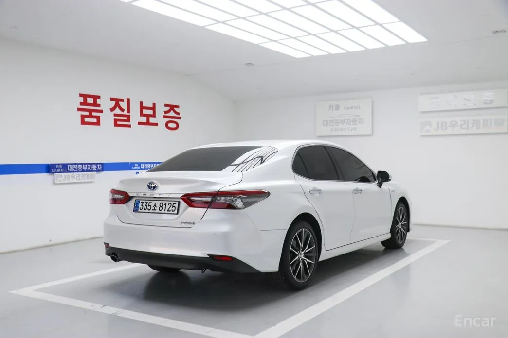 Фото 4 - Toyota Camry