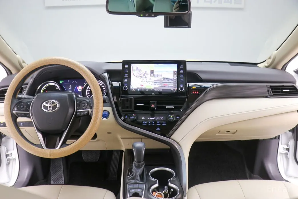 Фото 7 - Toyota Camry