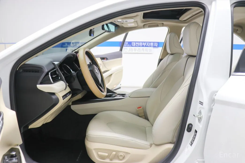 Фото 9 - Toyota Camry