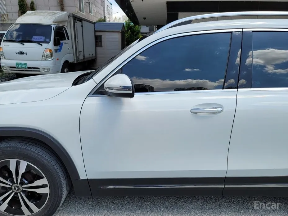 Фото 10 - Mercedes-Benz GLB-Class