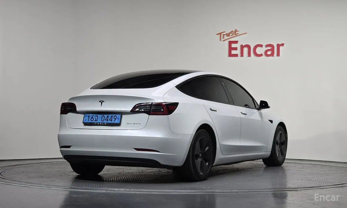 Фото 2 - Tesla Model 3