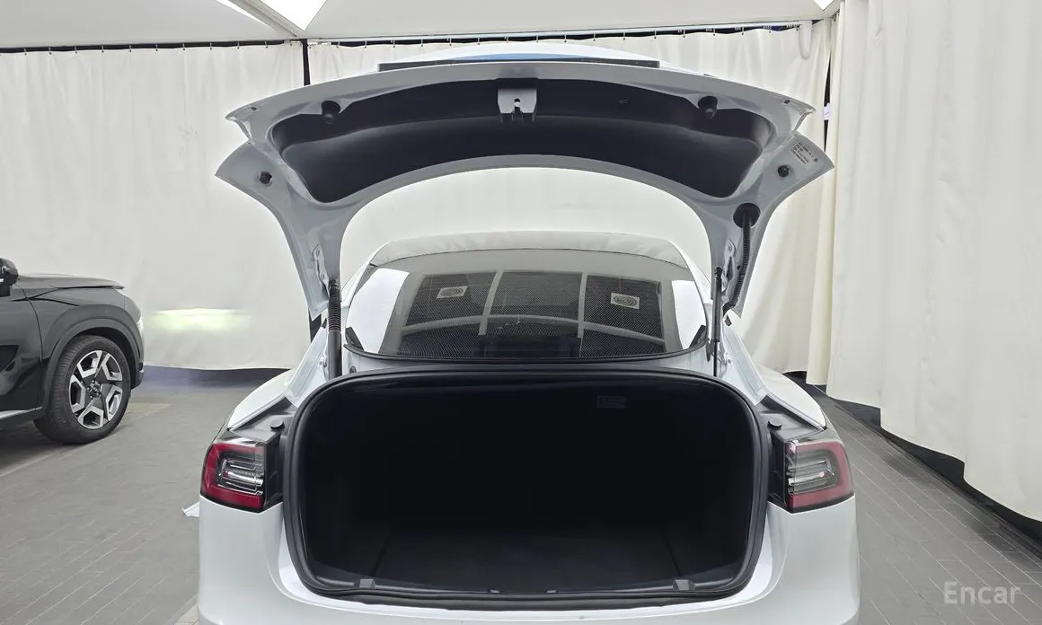 Фото 20 - Tesla Model 3