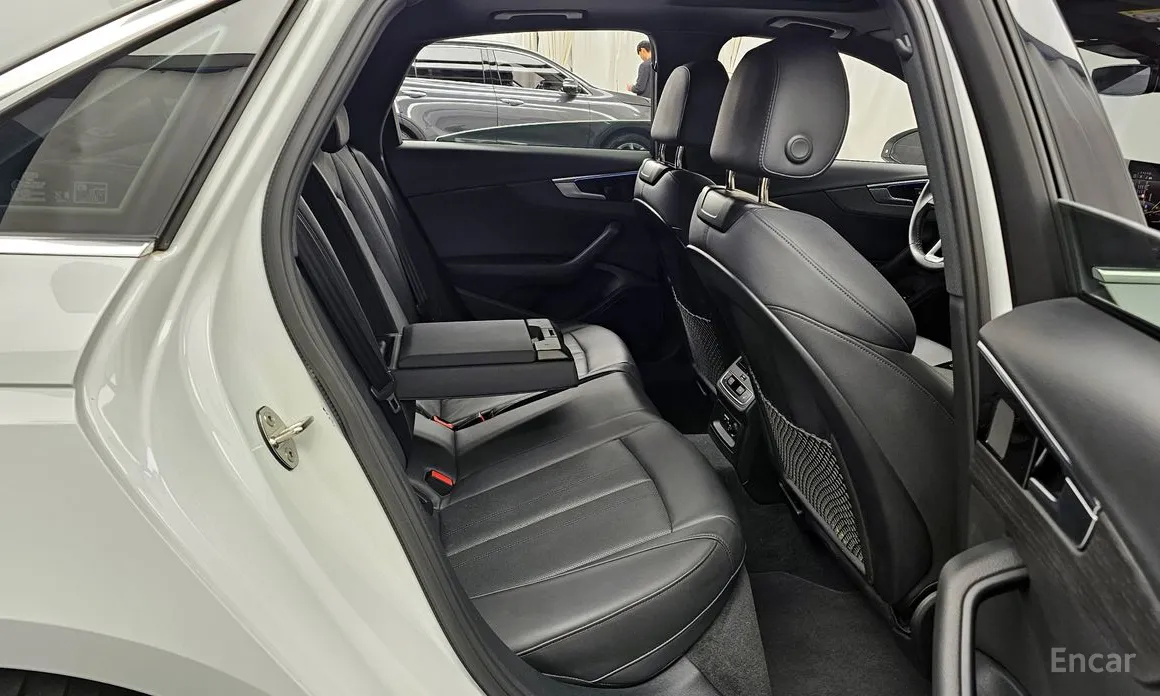 Фото 12 - Audi A4