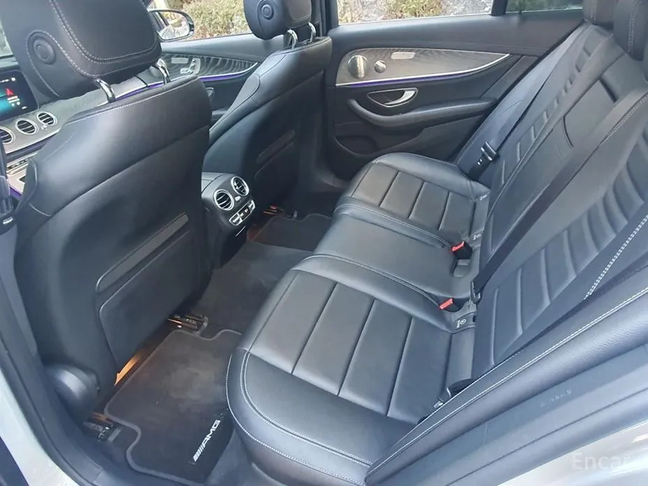 Фото 11 - Mercedes-Benz E-Class