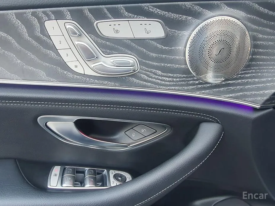 Фото 13 - Mercedes-Benz E-Class